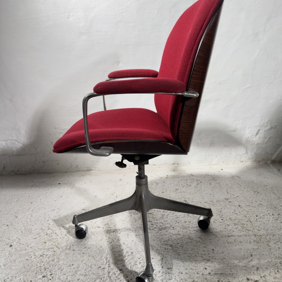 Image 1 of President Mim bureaustoel, jaren 196019