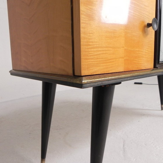 Image 1 of Aparador antiguo con patas cónicas, década de 1950.