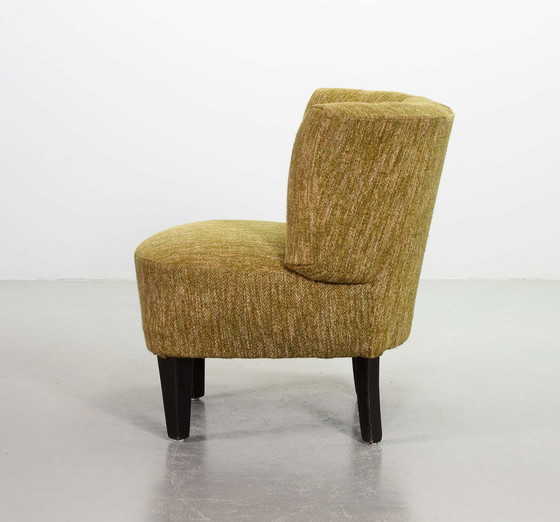 Image 1 of Fauteuil club de style hollandais avec tapisserie en laine moutarde et pieds en chêne massif. Pays-Bas, années 1950.