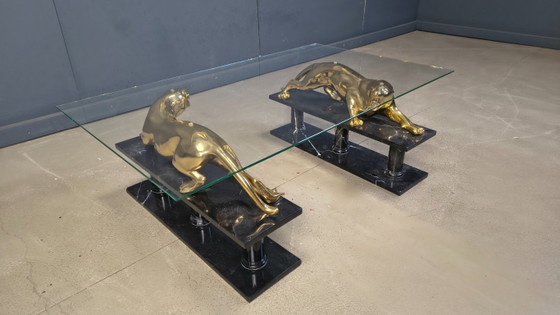 Image 1 of Mesa de centro con forma de jaguar, hecha de latón y mármol, década de 1970.