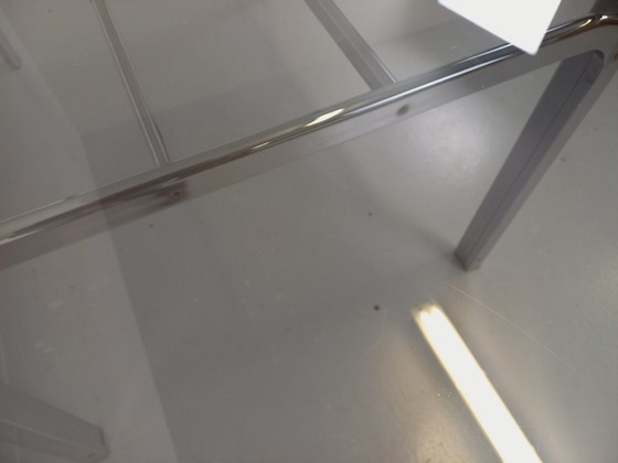 Image 1 of Vintage ovale eettafel van rookglas en verchroomd metaal, in Space Age-stijl uit de jaren 70.