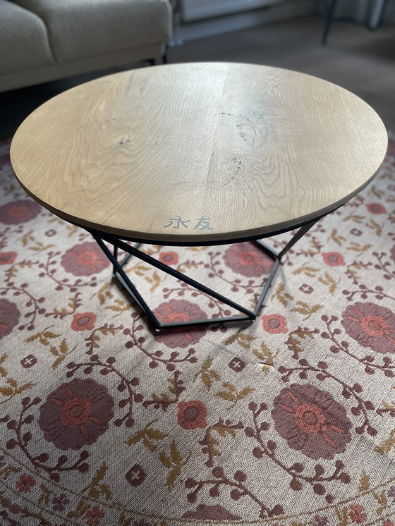 Image 1 of Eikenhouten bijzet tafels 2 stuks