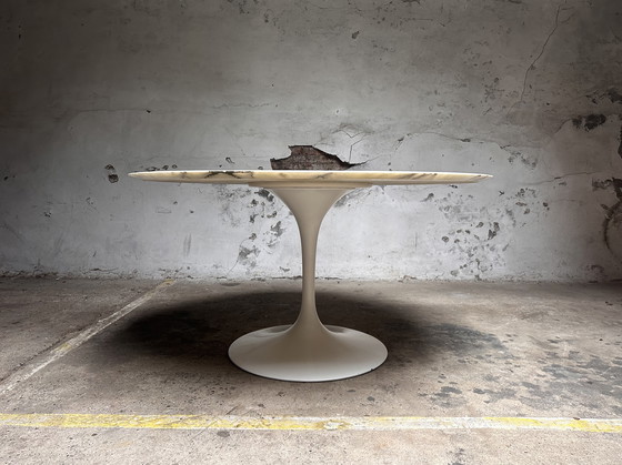 Image 1 of Iconic Design Dining Table – Eero Saarinen for Knoll – Marble – Round 137 cm