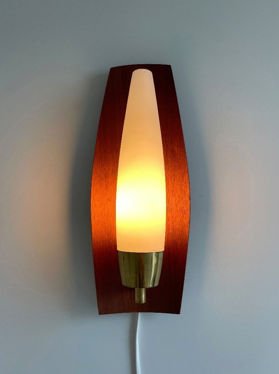 Image 1 of Applique murale moderne du milieu du siècle, design scandinave vintage en teck