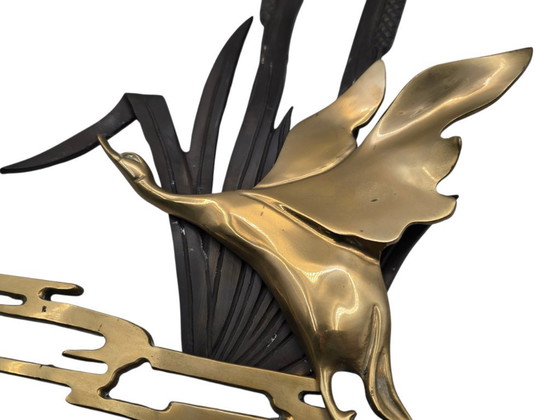 Image 1 of Grande sculpture murale vintage en laiton, représentant un vol d'oiseau.