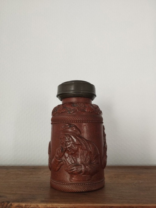 Antieke steengoed tabakspot van Beauvaisis