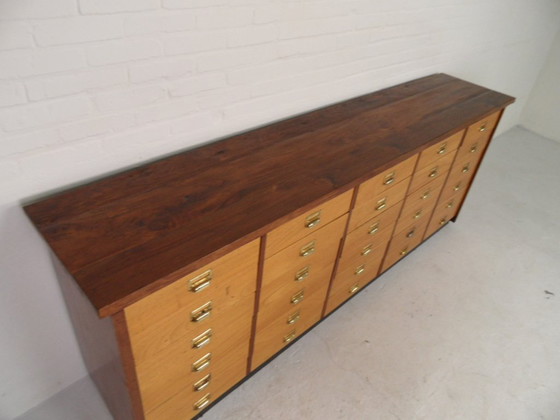 Mobile da negozio vintage con 30 cassetti – Cassettiere, Wood, Klassiek (photo 6 of 12)