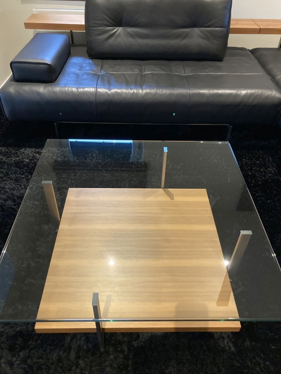 Image 1 of Tavolino da caffè Rolf Benz 8730 quadrato su ruote, 1 m x 1 m, in condizioni pari al nuovo.