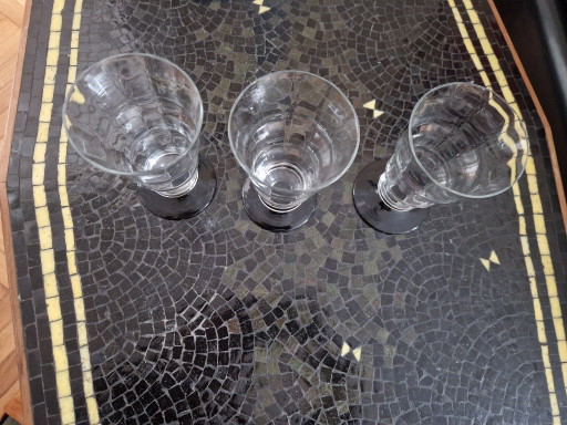 Set composto da 3 bicchieri e caraffa con tappo, disegnato da Josef Hoffmann intorno al 1925 e prodotto da (photo 2 of 16)