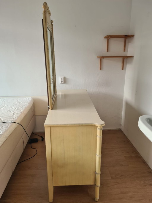 Amerikaans slaapkamer set (dressoir met spiegel, nachtkastjes & stoeltjes)