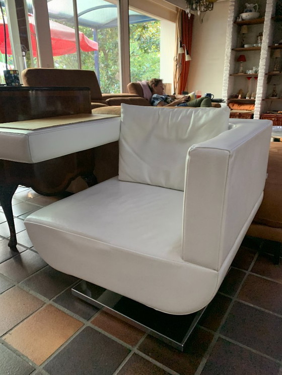 Image 1 of Sillón de diseño Jori Chillap de cuero Konia blanco