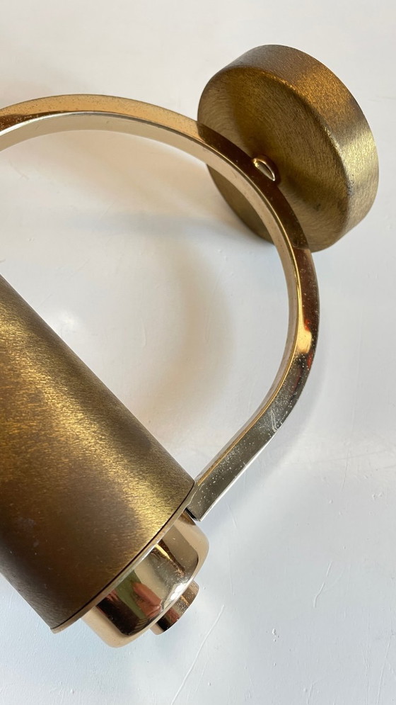 Image 1 of Aplique de pared de los años 70 en latón cepillado y vidrio soplado.