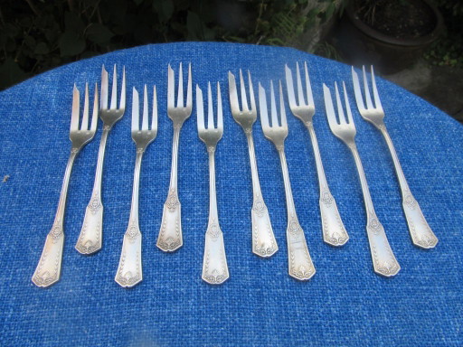 10 French Silver Plated "Metal Blanc" Small Forks Antique Art Nouveau (Ref. 080826) – tafelaccessoires