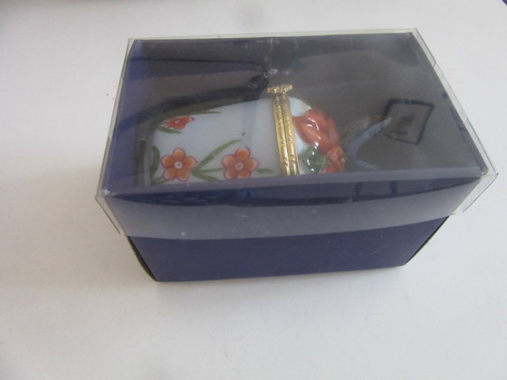 Image 1 of Boîte à bijoux en porcelaine avec couvercle et motif papillon, dans sa boîte d'origine réf. 120726