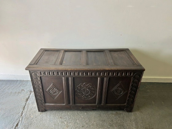 Rare 17th Century Carved Oak Coffer Charles II Period Circa 1660-1680 – Storage cabinet, Wood (photo 4 of 8)