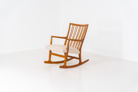 Image 1 of Fauteuil à bascule « ML33 » de Hans J. Wegner pour A. Mikael Laursen (Danemark, années 1950).