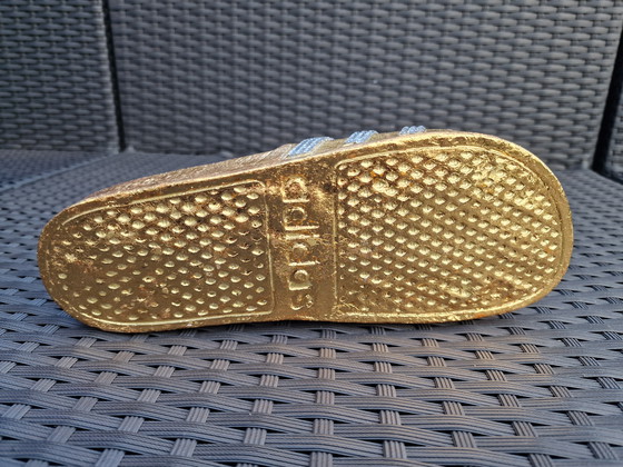 Image 1 of La pantoufle d'or / Bling