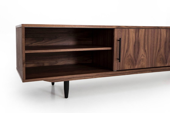 Image 1 of Notenhouten dressoir O-S01 schuifdeur en 2 laden 240