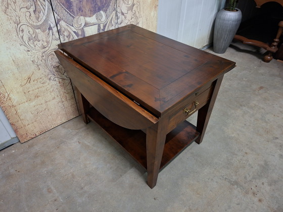 Image 1 of Mesa auxiliar o de centro clásica inglesa con alas abatibles, dimensiones: 50/90 x 70 cm y 50 cm de alto.