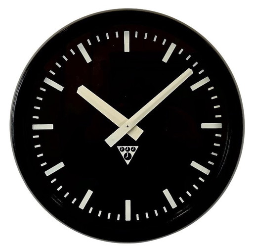 Reloj de pared industrial de baquelita de Pragotron, década de 1970