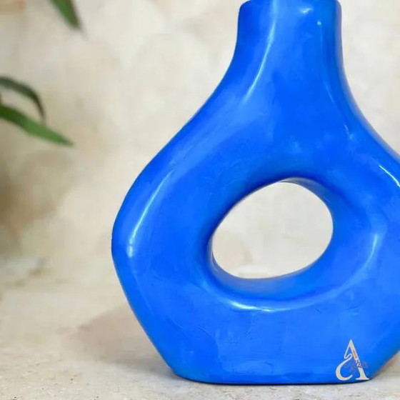 Vase artisanal bleu Majorelle – Porcelaine, Abstract (photo 3 of 3)