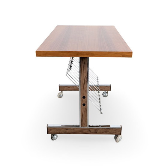 Image 1 of Tavolino laterale di metà secolo, tavolino da caffè vintage, carrello portagiornali in teak