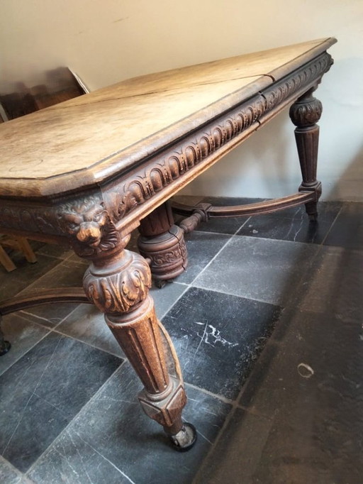Table de salle à manger en chêne sculpté 19ème siècle Renaissance Rev Têtes de Lion