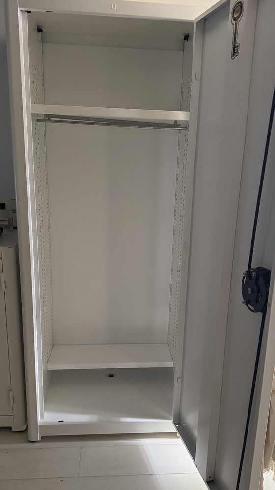 Image 1 of Studio Job Hoge Kast