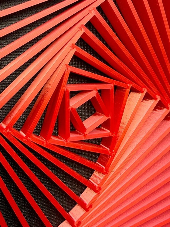 Image 1 of 3D-gedrucktes geometrisches Spiralkunstwerk – Seiden-PLA auf Leinwand – Gerahmte, limitierte Auflage (2026)