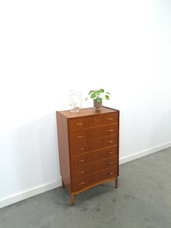 Image 1 of Cómoda danesa de teca con 6 cajones y patas elegantes