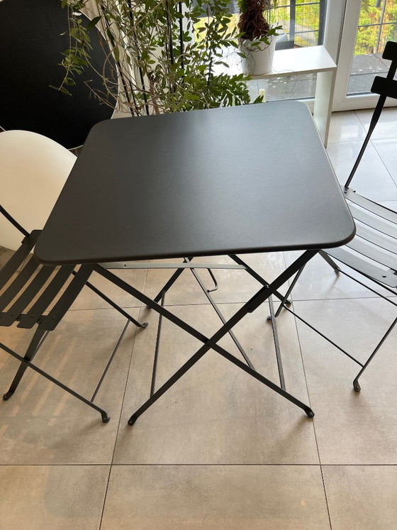 Fermob Bistro Set - Tafel 57x57 (Ref. 6042) + 2 Metalen Stoelen (Ref. 0101) - Carbone 47 – Tuinsets (photo 6 of 8)