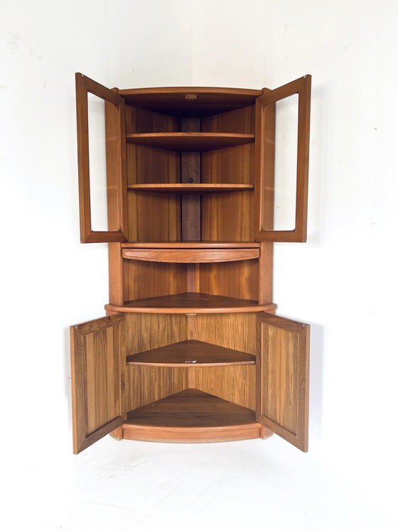 Image 1 of Vitrine d'angle vintage danoise en teck, Dyrlund '70s