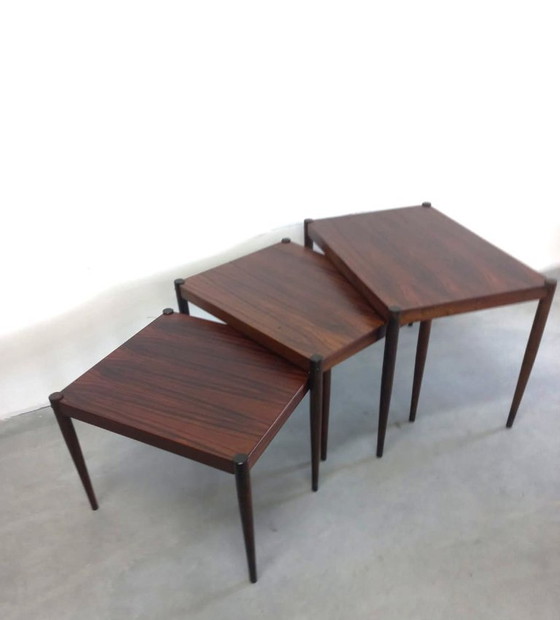 Image 1 of Tavolini laterali vintage in palissandro scandinavo/danese, tavolino portavaso, tavolino da caffè (impilabile)