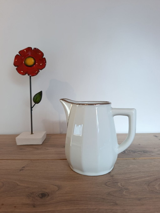 Apilco "Flora" Bistro-Krug / Milchkännchen. Weißes Porzellan mit Platinrand