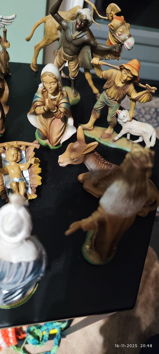 Image 1 of Very extensive old nativity scene / Christmas table