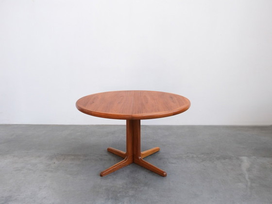 Image 1 of Vintage eettafel van teakhout, Deense stijl uit het midden van de 20e eeuw.