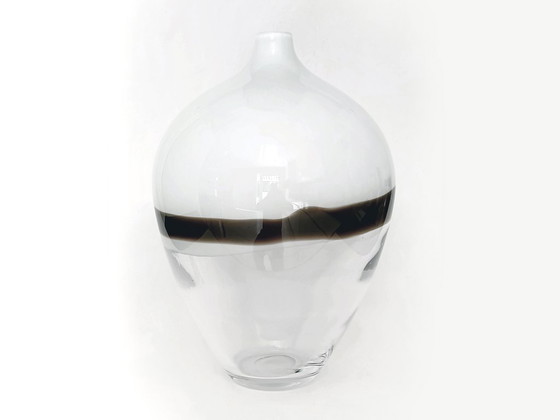 Vase Glass Design Semi-Transparent (photo 3 of 7)