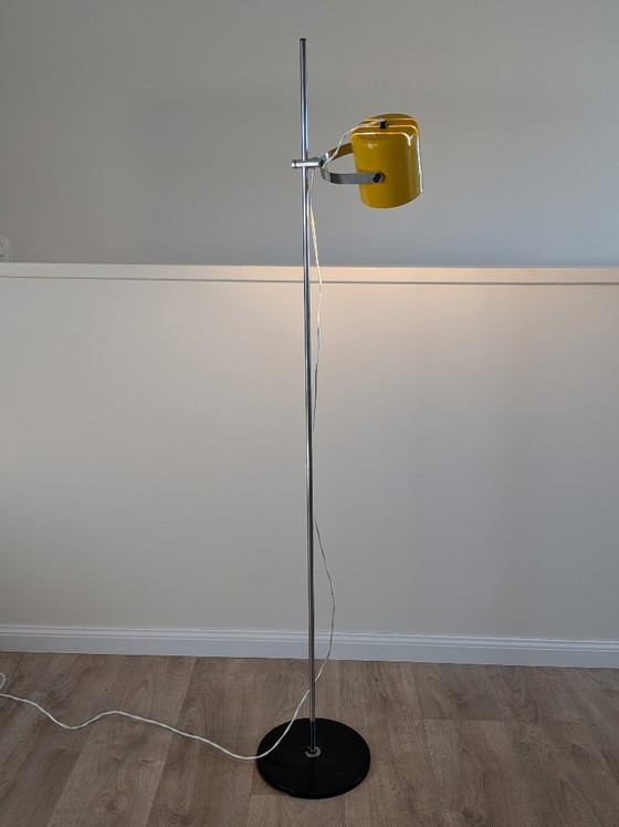 Image 1 of Stehlampe aus der Mitte des 20. Jahrhunderts, zugeschrieben J.J.M. Hoogervorst für Anvia, 1960er Jahre – Gelb