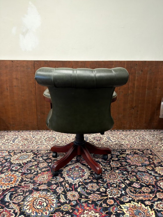 Silla de oficina Chesterfield inglesa verde – Sillas de oficina, Leather, Wood (photo 4 of 8)