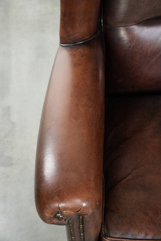 Image 1 of Wunderschöner, großer Ohrensessel mit Schaffellbezug in warmen, satten Farben