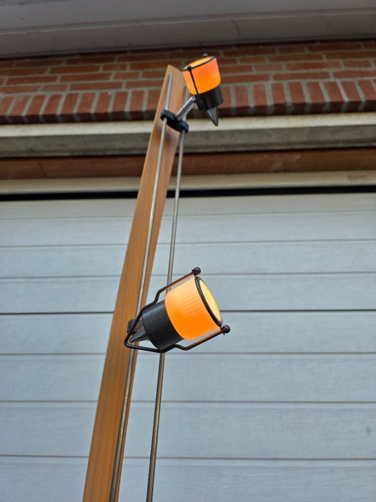Rare floor lamp of Massive 70s/80s design. Wood/Metal finish