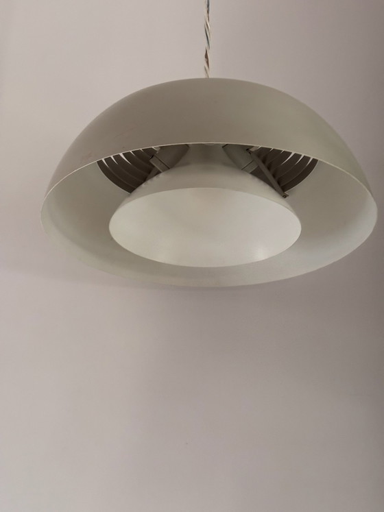 Lampada a sospensione AJ Royal di Arne Jacobsen per Louis Poulsen, 1957, alluminio laccato grigio, design (photo 2 of 14)
