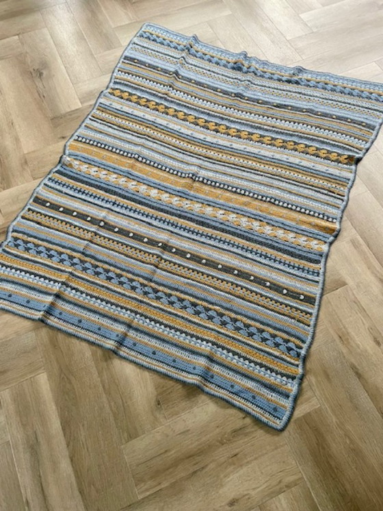 Image 1 of Scandinavisch handgemaakt gehaakt kleed in blauw, grijs en oker