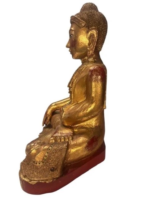 Große burmesische Mandalay Buddha Statue – Holz mit Blattgold und eingelegten Augen, ca. 1850–1900 (photo 9 of 10)