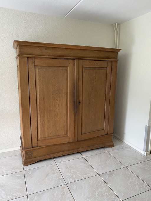 1 Drenthe linen cabinet antique