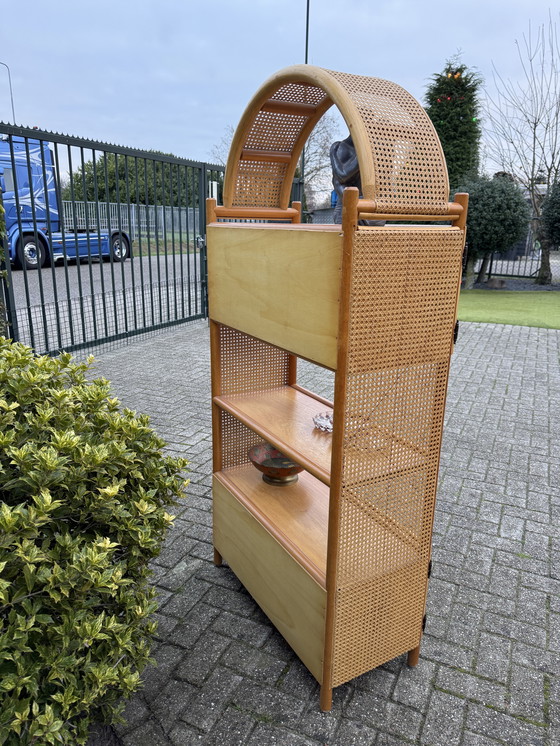 Image 1 of Houten rotan kast vintage boogdesign
