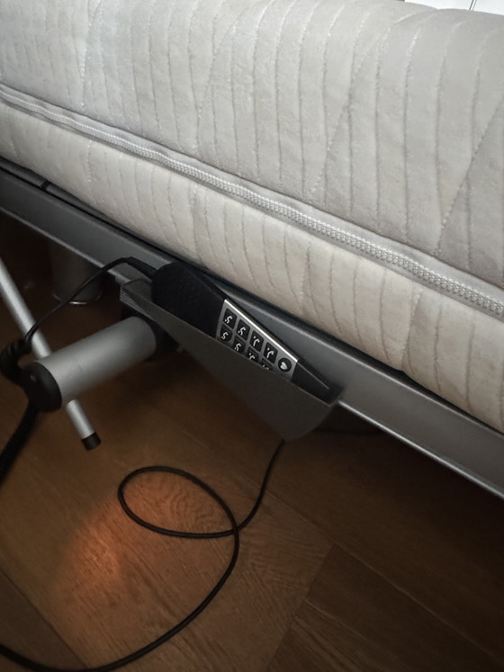 Auping Royal double bed 180 × 200 cm – electrically adjustable complete set – Metal, Wood (photo 9 of 15)