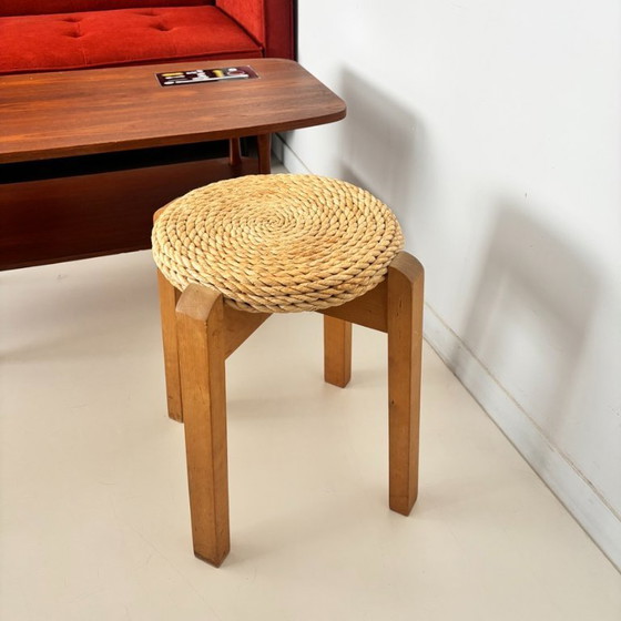 Skandinavischer Kiefernbinsenhocker aus der Mitte des 20. Jahrhunderts – Wood (photo 10 of 14)
