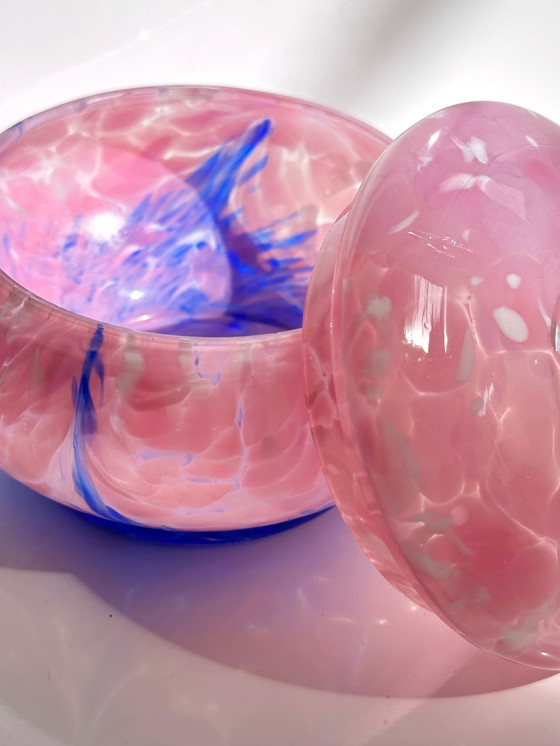 Image 1 of Vintage Murano bonbonnière roze blauwe spikkels Italië MCM Empoli dekseldoos 1970 70s 70s Mid Century matglas opaal kristal