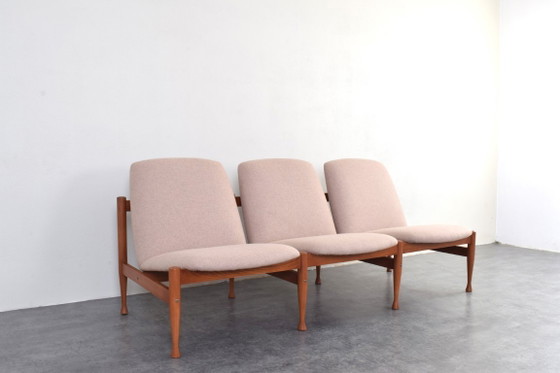 Sofá de mediados de siglo diseñado por Marian Grabiński en la década de 1960. – Sofás de 3 plazas, Wood, Wool (photo 8 of 11)